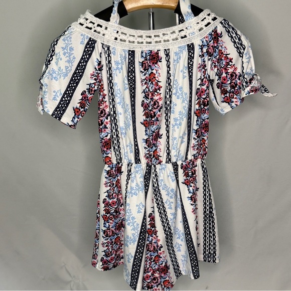 Adorable girls romper size 4 - Picture 2 of 7